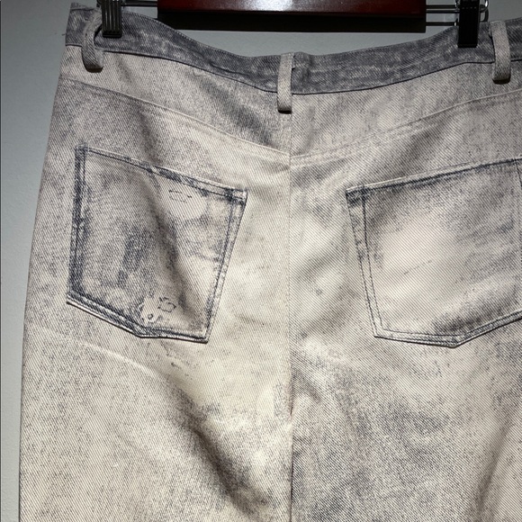 Men's Distressed Gray Jeans - Picture 5 of 7